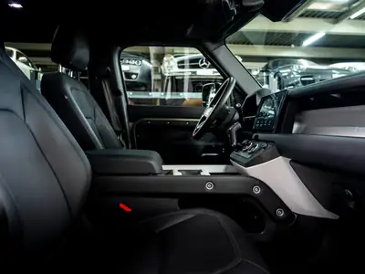 Land Rover Defender 110 3.0 D I6 250 — SUV robuste, diesel performant, 29 900 km — Miniatura 20