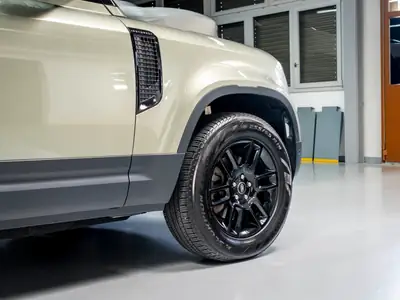 Land Rover Defender 110 3.0 D I6 250 — SUV robuste, diesel performant, 29 900 km — Miniatura 23
