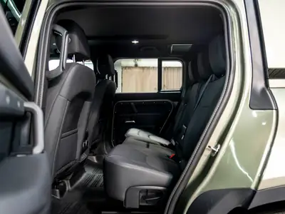 Land Rover Defender 110 3.0 D I6 250 — SUV robuste, diesel performant, 29 900 km — Miniatura 24