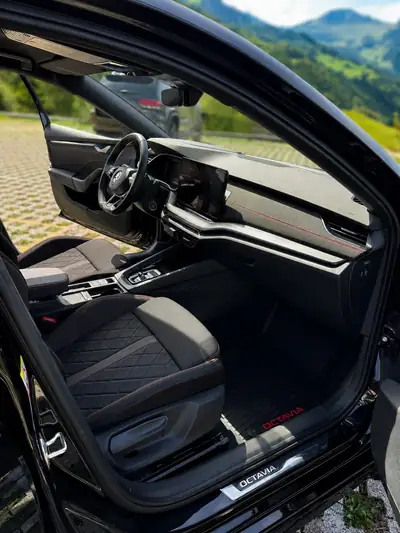 Skoda Octavia 2.0 TSI RS DSG — Break sportif 265 ch, 55 000 km seulement — dashboard