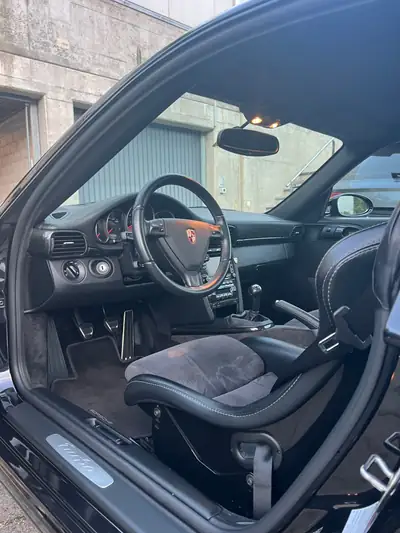 Porsche 911 3.6 Turbo — Coupé haute performance, 480 ch et seulement 77'000 km — interni
