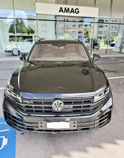 Volkswagen Touareg 3.0 V6 TSI PHEV R — SUV hybride rechargeable haute performance, 8000 km — fianco