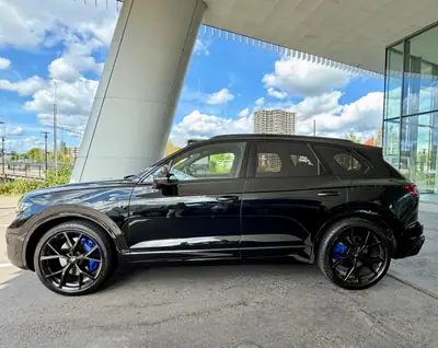 Volkswagen Touareg 3.0 V6 TSI PHEV R — SUV hybride rechargeable haute performance, 8000 km — vista esterna