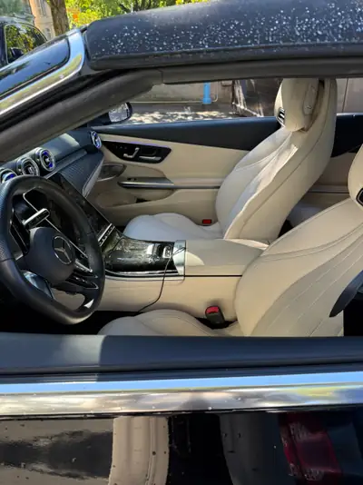 Mercedes-Benz CLE 450 AMG Line 4Matic — Cabriolet hybride performant, 15 500 km seulement — Innenraum