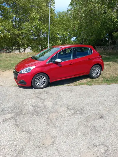 Peugeot 208 1.2 PureTech — Citadine urbaine économique, 31 200 km seulement — Seitenansicht