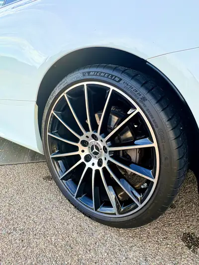 Mercedes-Benz E 200 AMG Line 4Matic — Coupé sportif 2022, moins de 60'000 km — vista posteriore
