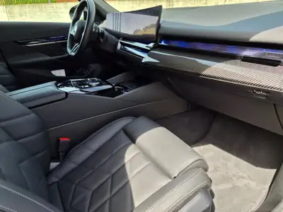 BMW 540d xDrive M Sport Pro — Break diesel hybride, 34'000 km seulement — Miniature 11