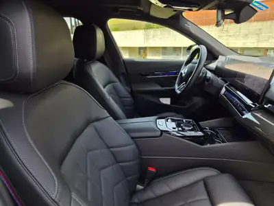 BMW 540d xDrive M Sport Pro — Break diesel hybride, 34'000 km seulement — Miniature 10