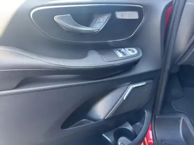 Mercedes-Benz V 250 d Avantgarde — Van 7 places, motorisation diesel performante — Miniature 15