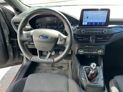 Ford Focus 1.0 SCTi ST Line — Berline dynamique, roues hiver incluses, garantie 12 mois — dettaglio