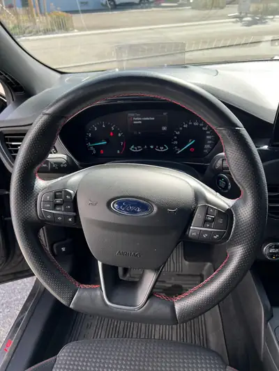 Ford Focus 1.0 SCTi ST Line — Berline dynamique, roues hiver incluses, garantie 12 mois — Miniatura 7
