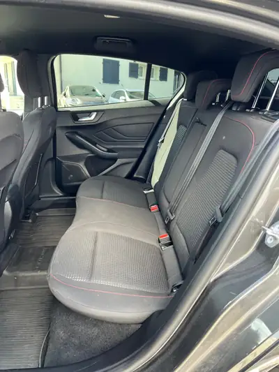 Ford Focus 1.0 SCTi ST Line — Berline dynamique, roues hiver incluses, garantie 12 mois — Miniatura 11