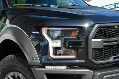Ford F-150 Raptor SuperCab — Le pickup de légende américain, 455 ch et 4x4 intégral — Miniature 11