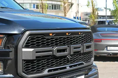 Ford F-150 Raptor SuperCab — Le pickup de légende américain, 455 ch et 4x4 intégral — Miniature 13