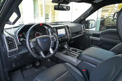 Ford F-150 Raptor SuperCab — Le pickup de légende américain, 455 ch et 4x4 intégral — Miniature 15