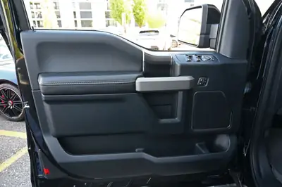 Ford F-150 Raptor SuperCab — Le pickup de légende américain, 455 ch et 4x4 intégral — Miniature 19