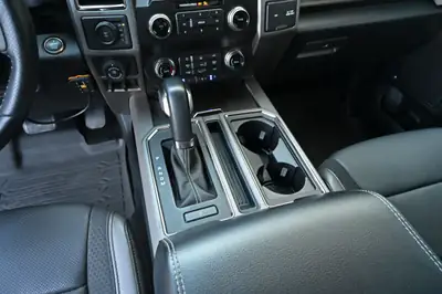 Ford F-150 Raptor SuperCab — Le pickup de légende américain, 455 ch et 4x4 intégral — Miniature 22