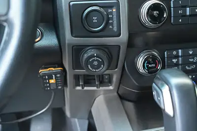Ford F-150 Raptor SuperCab — Le pickup de légende américain, 455 ch et 4x4 intégral — Miniature 24