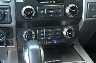 Ford F-150 Raptor SuperCab — Le pickup de légende américain, 455 ch et 4x4 intégral — Miniature 26