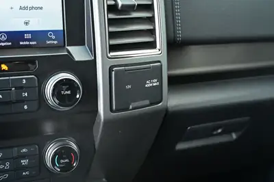Ford F-150 Raptor SuperCab — Le pickup de légende américain, 455 ch et 4x4 intégral — Miniature 25