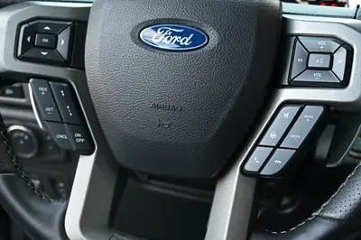 Ford F-150 Raptor SuperCab — Le pickup de légende américain, 455 ch et 4x4 intégral — Miniature 27