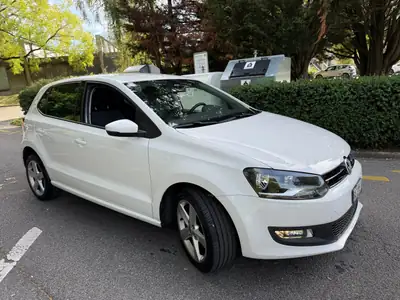 VW Polo 1.2 TSI Comfortline DSG — Citadine dynamique, entretien AMAG, sans accident — Heckansicht