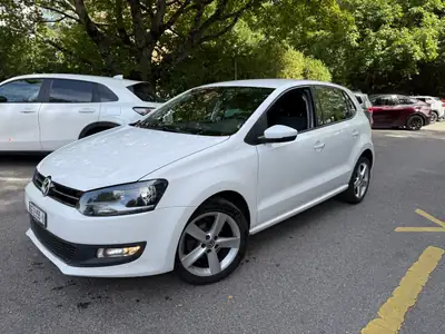 VW Polo 1.2 TSI Comfortline DSG — Citadine dynamique, entretien AMAG, sans accident — Außenansicht