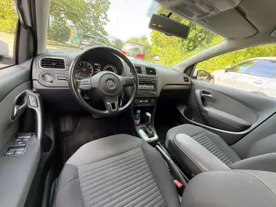 VW Polo 1.2 TSI Comfortline DSG — Citadine dynamique, entretien AMAG, sans accident — Miniatur 8