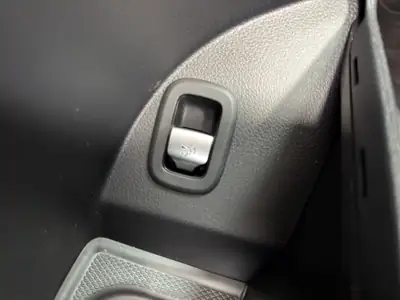 Mercedes-Benz GLC 220 d AMG Line — SUV premium diesel hybride léger, 20 km seulement — Miniature 17