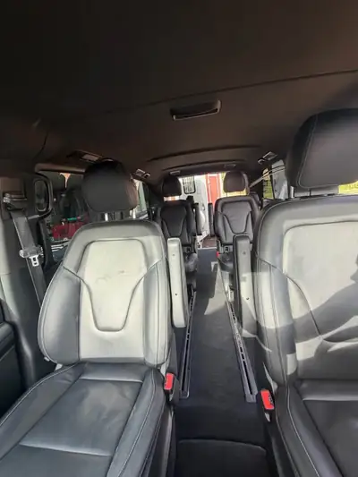 Mercedes-Benz V 250 d BlueTec — 7 places, 4matic, spacieux et économe — interior