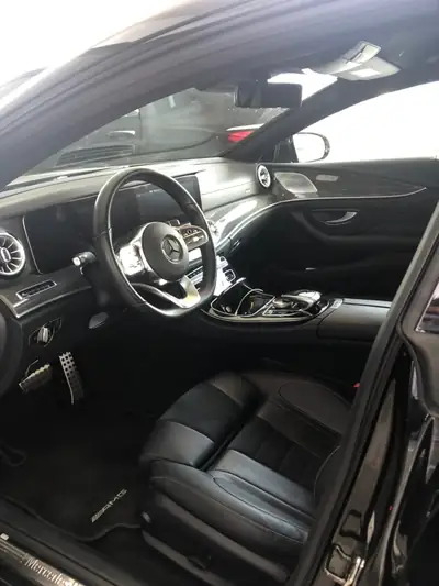 Mercedes-Benz CLS 350 d AMG Line 4matic — Élégance sportive et motorisation diesel performante — Detail
