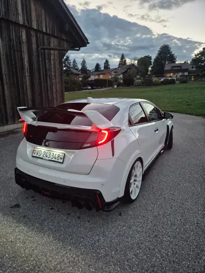 Honda Civic 2.0i-VTEC Type R — Performance 310 ch, seulement 64'000 km — arrière
