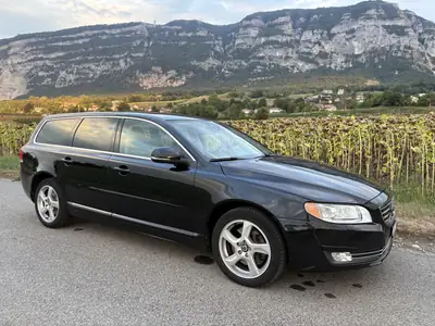 Volvo V70 2.4 D5 Momentum AWD — Monospace familial robuste, traction intégrale et diesel performant — Außenansicht