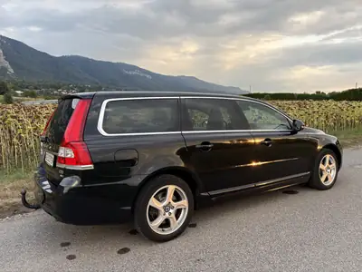 Volvo V70 2.4 D5 Momentum AWD — Monospace familial robuste, traction intégrale et diesel performant — Heckansicht