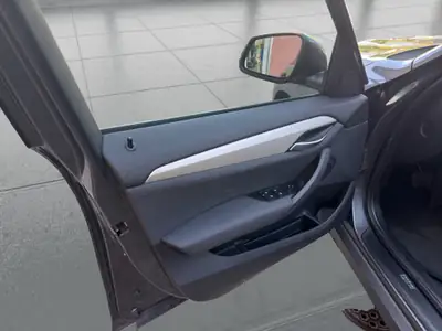 BMW X1 xDrive 20d Steptronic — SUV compact fiable, diesel économique — Miniatura 12