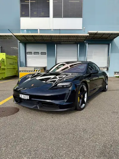 Porsche Taycan Turbo S 2023 — Berline électrique haute performance, 39'000 km — vista esterna
