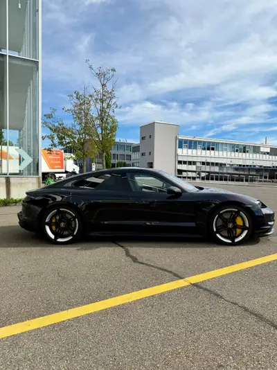 Porsche Taycan Turbo S 2023 — Berline électrique haute performance, 39'000 km — interni