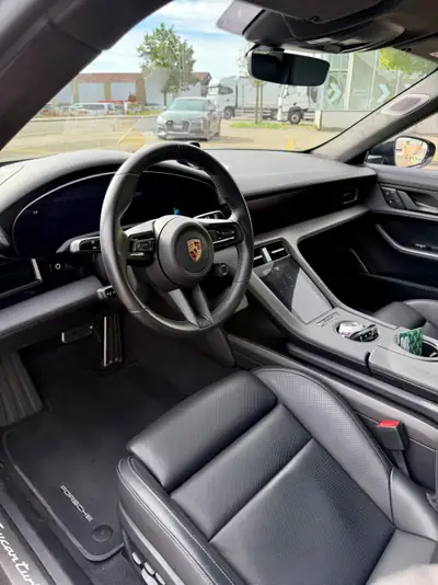 Porsche Taycan Turbo S 2023 — Berline électrique haute performance, 39'000 km — dettaglio