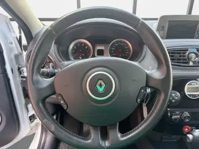 Renault Clio 1.6 16V 20th Edition — Automatique fiable, entretien à jour — Miniatura 9
