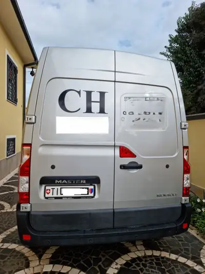 Renault Master 2.3 dCi 170 TwinTurbo — Utilitaire robuste, très peu kilométré — intérieur