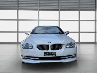 BMW 320i Cabriolet Steptronic — Élégance décapotable, boîte auto et entretien certifié — fianco