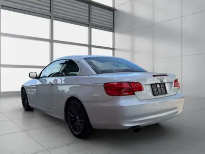 BMW 320i Cabriolet Steptronic — Élégance décapotable, boîte auto et entretien certifié — cruscotto