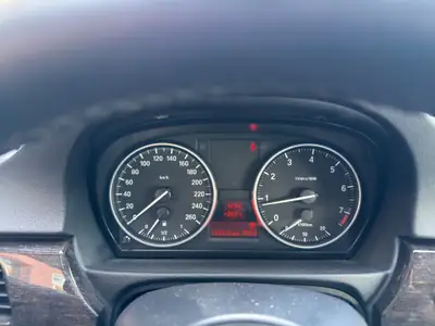 BMW 320i Cabriolet Steptronic — Élégance décapotable, boîte auto et entretien certifié — Miniatura 10