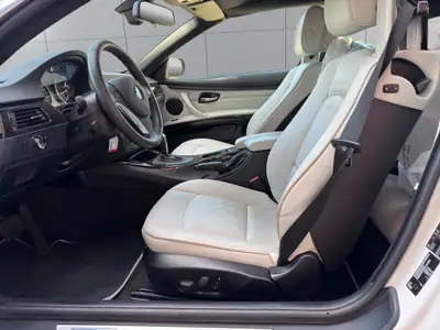 BMW 320i Cabriolet Steptronic — Élégance décapotable, boîte auto et entretien certifié — Miniatura 13