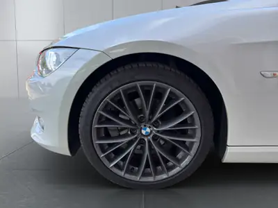 BMW 320i Cabriolet Steptronic — Élégance décapotable, boîte auto et entretien certifié — Miniatura 15