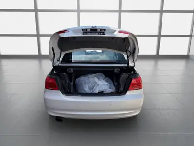BMW 320i Cabriolet Steptronic — Élégance décapotable, boîte auto et entretien certifié — Miniatura 14