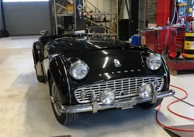 Triumph TR3A 1959 — Cabriolet anglais emblématique, restauré et prêt à rouler — exterior view