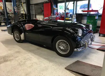 Triumph TR3A 1959 — Cabriolet anglais emblématique, restauré et prêt à rouler — side view