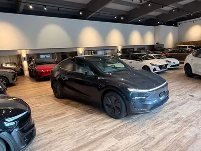 Tesla Model Y Long Range Premium AWD — SUV électrique haute performance, quasi neuf — Miniatura 10