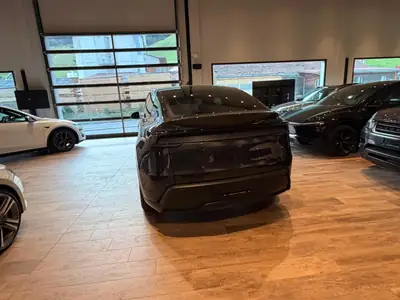 Tesla Model Y Long Range Premium AWD — SUV électrique haute performance, quasi neuf — Miniatura 19
